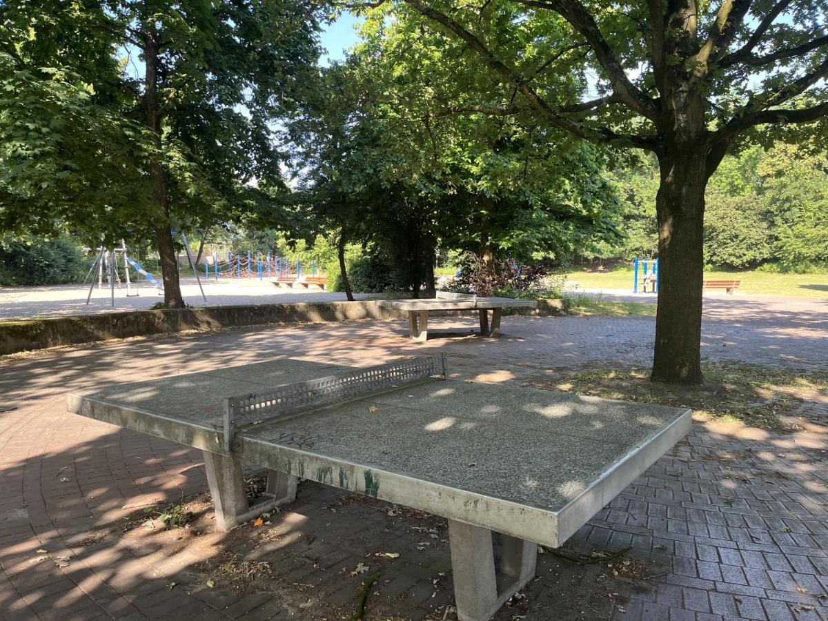 Privatzimmer Am Iltispark Duisburg Exterior foto